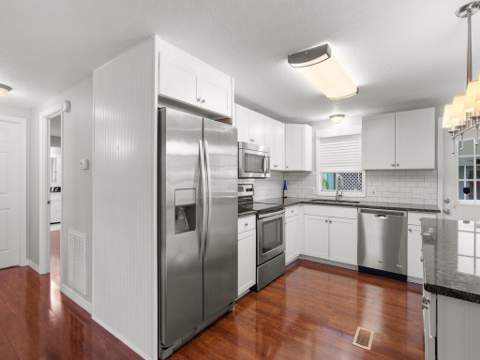 395 NE Jade Circle, Jensen Beach FL - photo 8 of 27