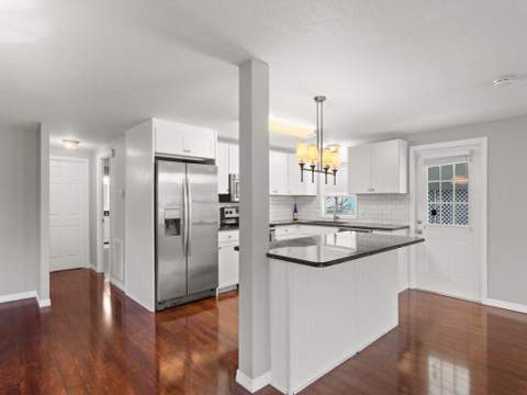 395 NE Jade Circle, Jensen Beach FL - photo 9 of 27