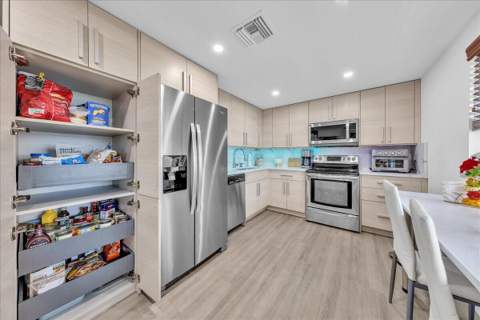 3520 Oaks Way #904, Pompano Beach FL - photo 9 of 54