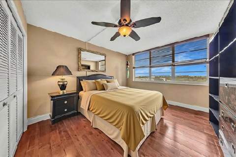 3520 Oaks Way #904, Pompano Beach FL - photo 23 of 54