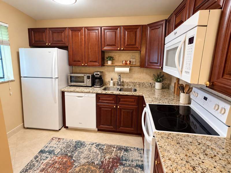 2 bedroom Condominium at 511 Gardens Drive #203, Gardens North Eight Condo, Pompano Beach — photo 2
