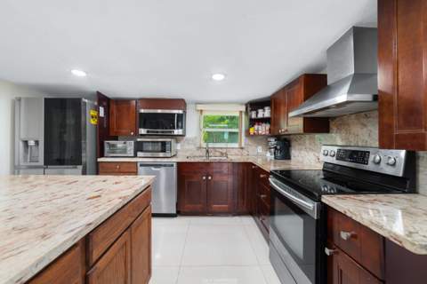 6635 Hope Street, Hollywood FL - photo 9 of 27