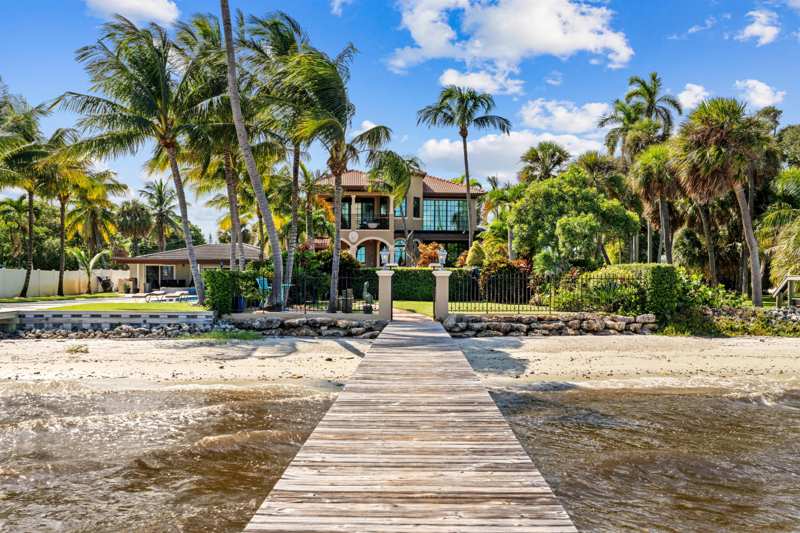 4 bedroom Single Family Residence at 818 S Lakeside Drive, Lake Worth Town Of Add 1, Lake Worth Beach — photo 1