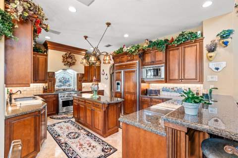 818 S Lakeside Drive, Lake Worth Beach FL - photo 11 of 46