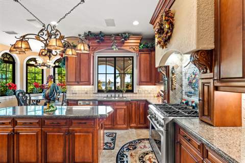 818 S Lakeside Drive, Lake Worth Beach FL - photo 10 of 46