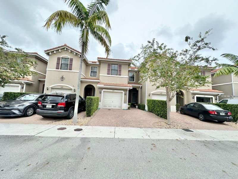 3 bedroom Condominium at 1079 NW 33rd Manor, New Covenant Church Plat, Pompano Beach — photo 3