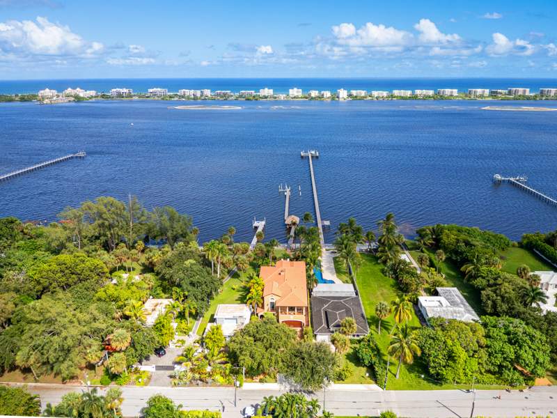 4 bedroom Single Family Residence at 818 S Lakeside Drive, Lake Worth Town Of Add 1, Lake Worth Beach — photo 2