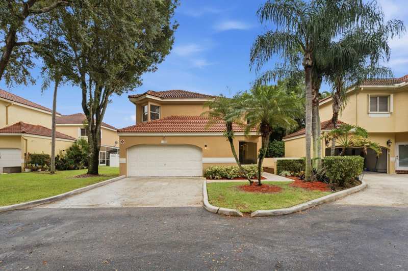 3 bedroom Condominium at 11375 Lakeview Drive #68-U, Portofino Condominium Section 2, Coral Springs — photo 1