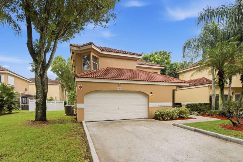 3 bedroom Condominium at 11375 Lakeview Drive #68-U, Portofino Condominium Section 2, Coral Springs — photo 2