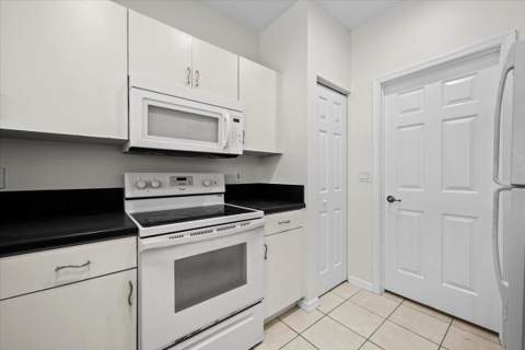 6891 Blue Skies Drive, Lake Worth FL - photo 7 of 38