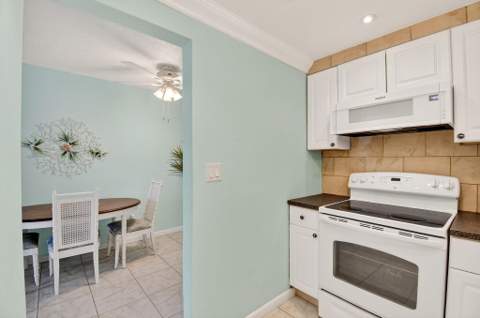 5203 NE 24th Terrace #B105, Fort Lauderdale FL - photo 7 of 23