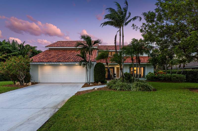 5 bedroom Single Family Residence at 4304 SE Fairway, Yacht & Country Club Of Stuart, Stuart — photo 2