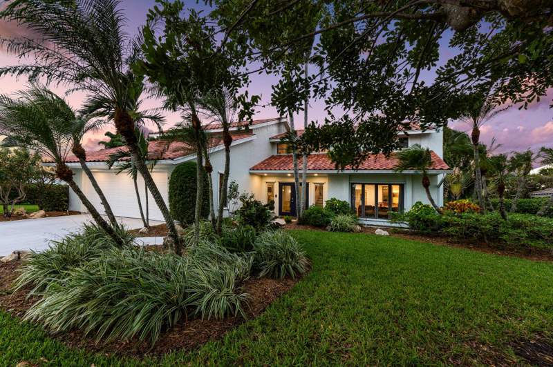 5 bedroom Single Family Residence at 4304 SE Fairway, Yacht & Country Club Of Stuart, Stuart — photo 4