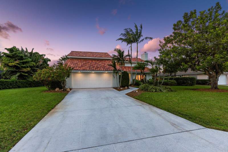 5 bedroom Single Family Residence at 4304 SE Fairway, Yacht & Country Club Of Stuart, Stuart — photo 5