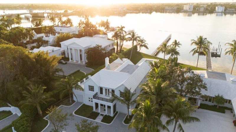 6 bedroom Single Family Residence at 409 N Atlantic Drive, Hypoluxo Island Add 2, Lantana — photo 1