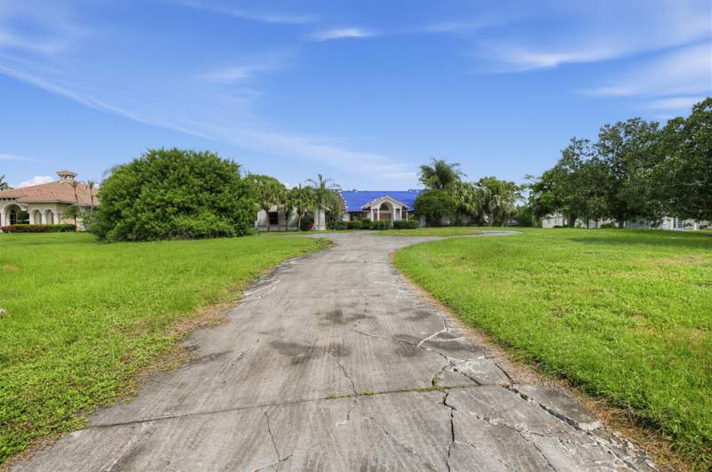 3 bedroom Single Family Residence at 4573 SW Bermuda Way, Mid-Rivers Yacht And Country Club (Aka Evergreen C, Palm City — photo 2