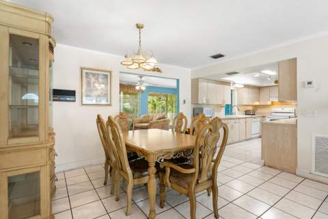 138 Sandpiper Avenue, Royal Palm Beach FL - photo 10 of 34