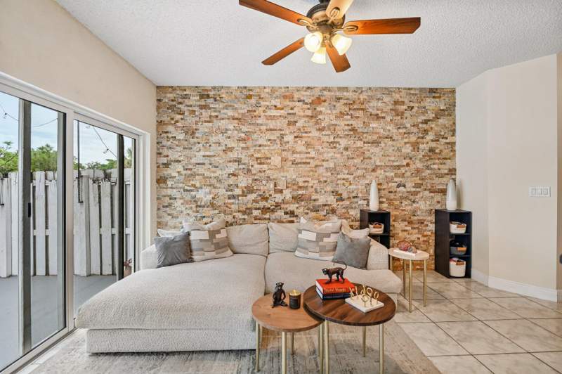 2 bedroom Townhouse at 281 SW 95th Terrace, Tanglewood Townhomes Section Two, Pembroke Pines — photo 3