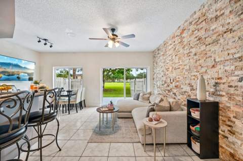 281 SW 95th Terrace, Pembroke Pines FL - photo 6 of 36