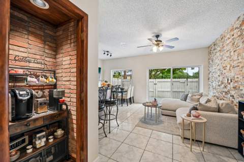 281 SW 95th Terrace, Pembroke Pines FL - photo 8 of 36