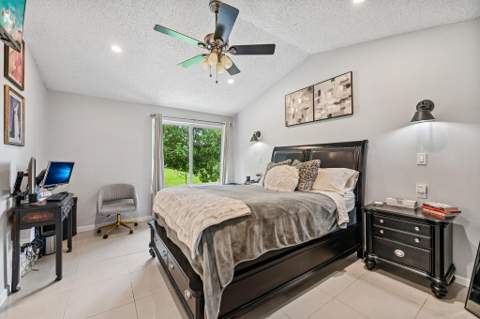 281 SW 95th Terrace, Pembroke Pines FL - photo 21 of 36