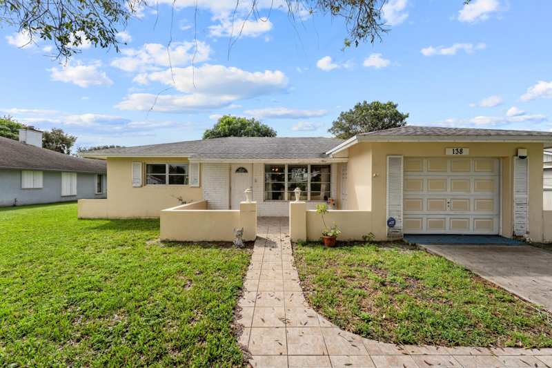 2 bedroom Single Family Residence at 138 Sandpiper Avenue, Willows, Royal Palm Beach — photo 1