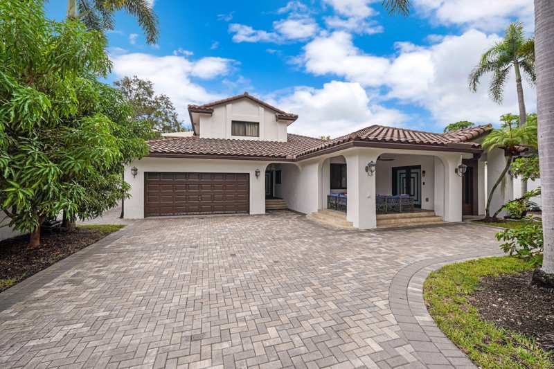 4 bedroom Single Family Residence at 608 SW 17th Street, Pinehurst Rev Pl Of Portions, Fort Lauderdale — photo 1