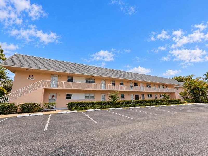 2 bedroom Condominium at 18081 SE Country Club Drive #21-207, Little Club Condo, Jupiter — photo 2