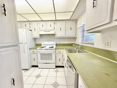 18081 SE Country Club Drive #21-207, Jupiter FL - photo 16 of 32