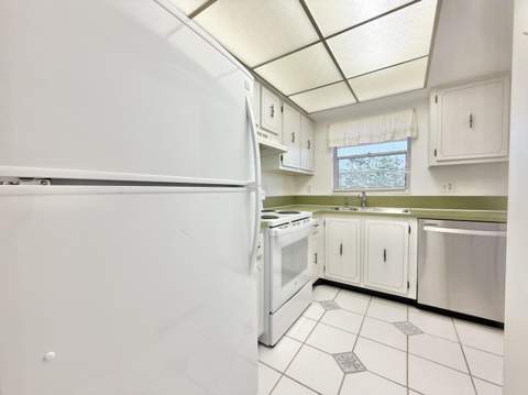 18081 SE Country Club Drive #21-207, Jupiter FL - photo 17 of 32