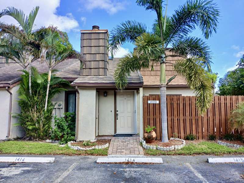 2 bedroom Townhouse at 4131 Palm Bay Circle #D, Lake Colony Ph II, West Palm Beach — photo 1