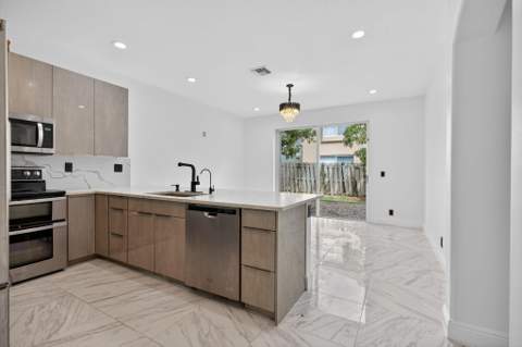4083 Lake Tahoe Circle, West Palm Beach FL - photo 8 of 18