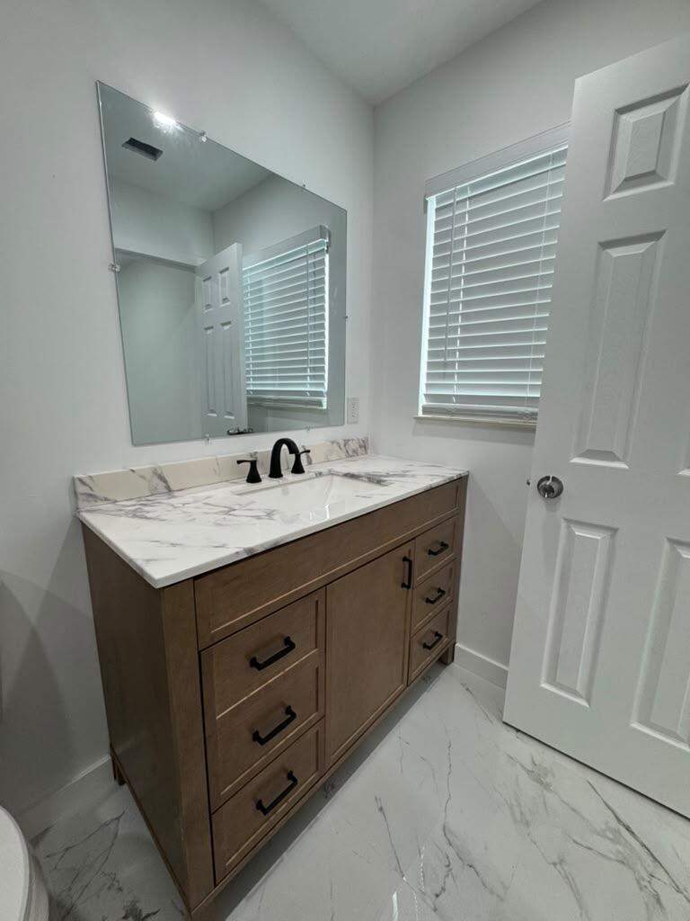4 bedroom Single Family Residence at 1031 NW 10th Avenue, Lauderdale Manors Add, Fort Lauderdale — photo 2