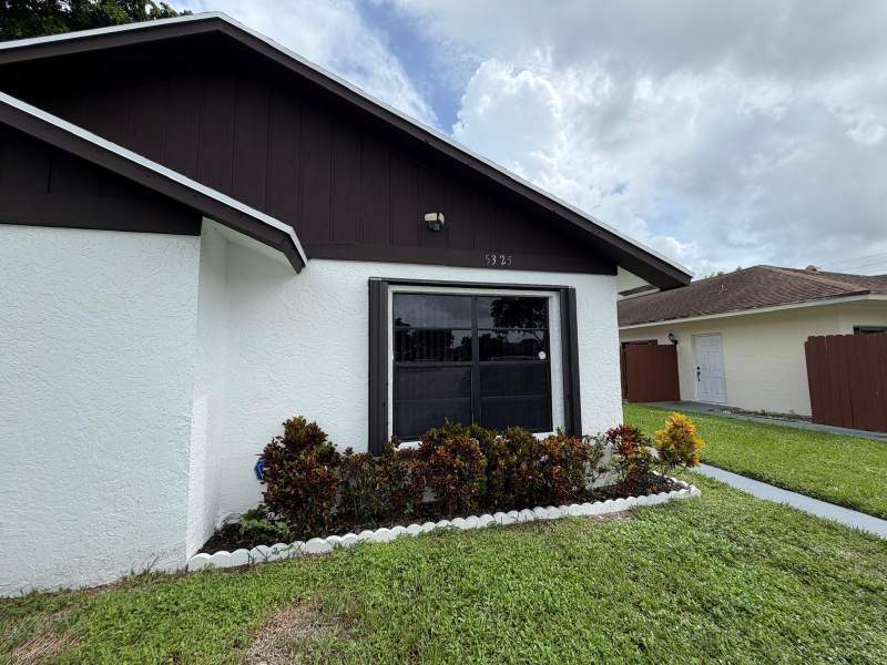 3 bedroom Single Family Residence at 5325 Bonky Court, Garden Hills Unit Three, West Palm Beach — photo 2