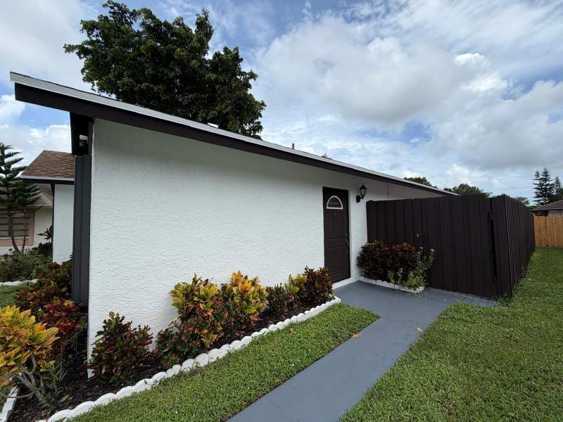 3 bedroom Single Family Residence at 5325 Bonky Court, Garden Hills Unit Three, West Palm Beach — photo 3