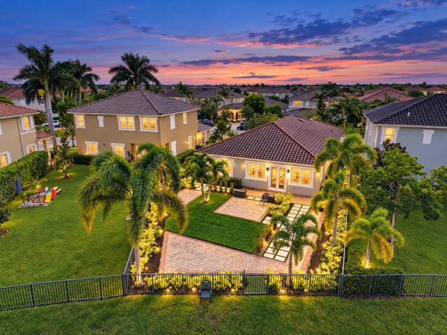 8561 LAKESIDE Bend, home for sale in Parkland