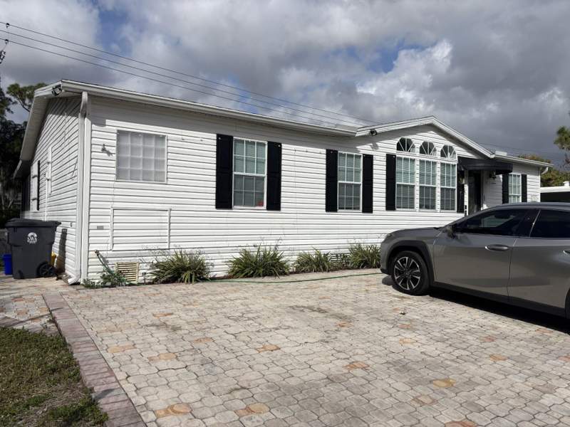 3 bedroom Manufactured Home at 4361 1st Court, Maralago Cay, Lantana — photo 3