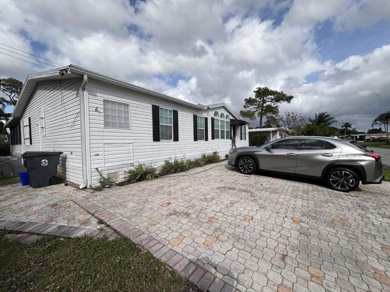 3 bedroom Manufactured Home at 4361 1st Court, Maralago Cay, Lantana — photo 4