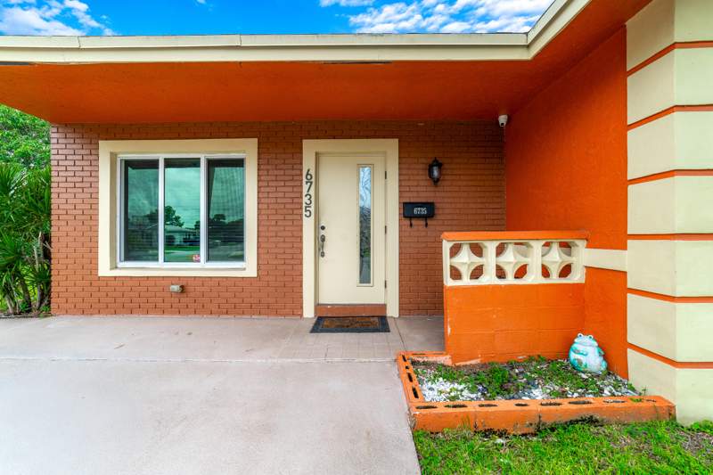 2 bedroom Single Family Residence at 6735 NW 62nd Street, Mainlands Of Tamarac Lakes, Tamarac — photo 3