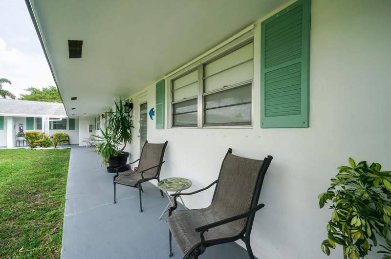 2 bedroom Condominium at 400 SW Golfview Terrace #115, Leisureville Golf View Condo, Boynton Beach — photo 2