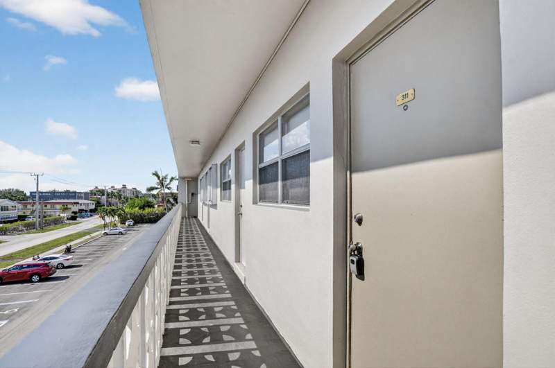 2 bedroom Condominium at 941 Crystal Lake Drive #311, Crystal Lake 941 Condo, Deerfield Beach — photo 2