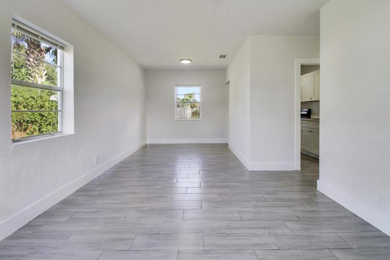 3 bedroom Single Family Residence at 400 W 15th Street, Blue Heron Park 4, Riviera Beach — photo 5
