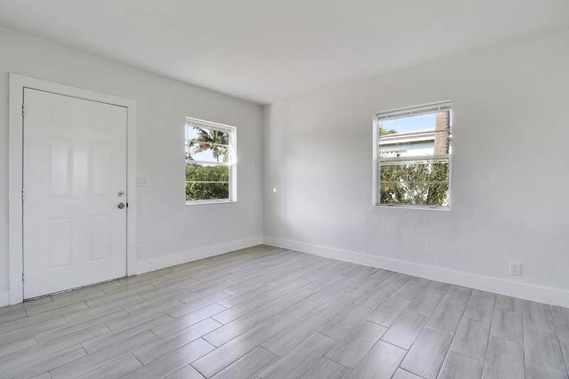 3 bedroom Single Family Residence at 400 W 15th Street, Blue Heron Park 4, Riviera Beach — photo 3