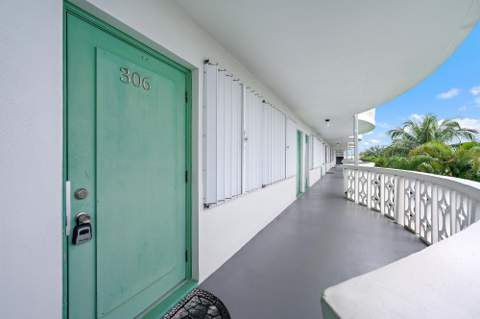 2381 Sunset Avenue #306, Lake Worth Beach FL - photo 12 of 20