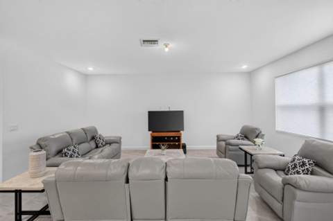 3129 Streng Lane, Royal Palm Beach FL - photo 13 of 86