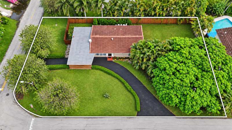 3 bedroom Single Family Residence at 707 NW 24th Street, Babco Park, Wilton Manors — photo 1