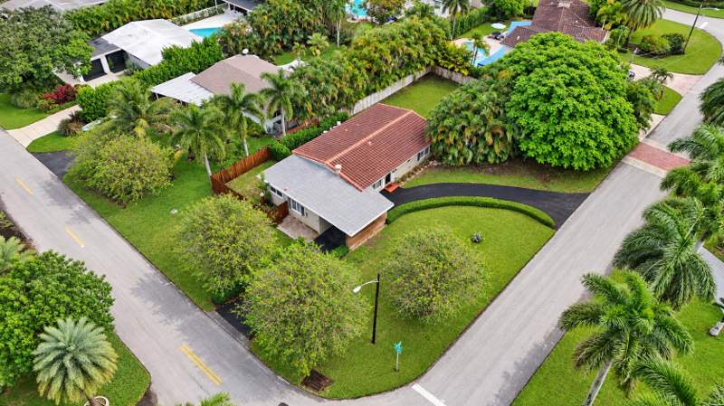 3 bedroom Single Family Residence at 707 NW 24th Street, Babco Park, Wilton Manors — photo 3