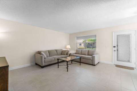 196 Piedmont E, Delray Beach FL - photo 8 of 31