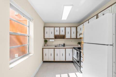 196 Piedmont E, Delray Beach FL - photo 11 of 31