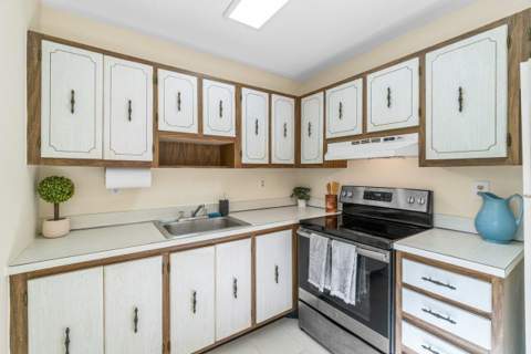 196 Piedmont E, Delray Beach FL - photo 12 of 31